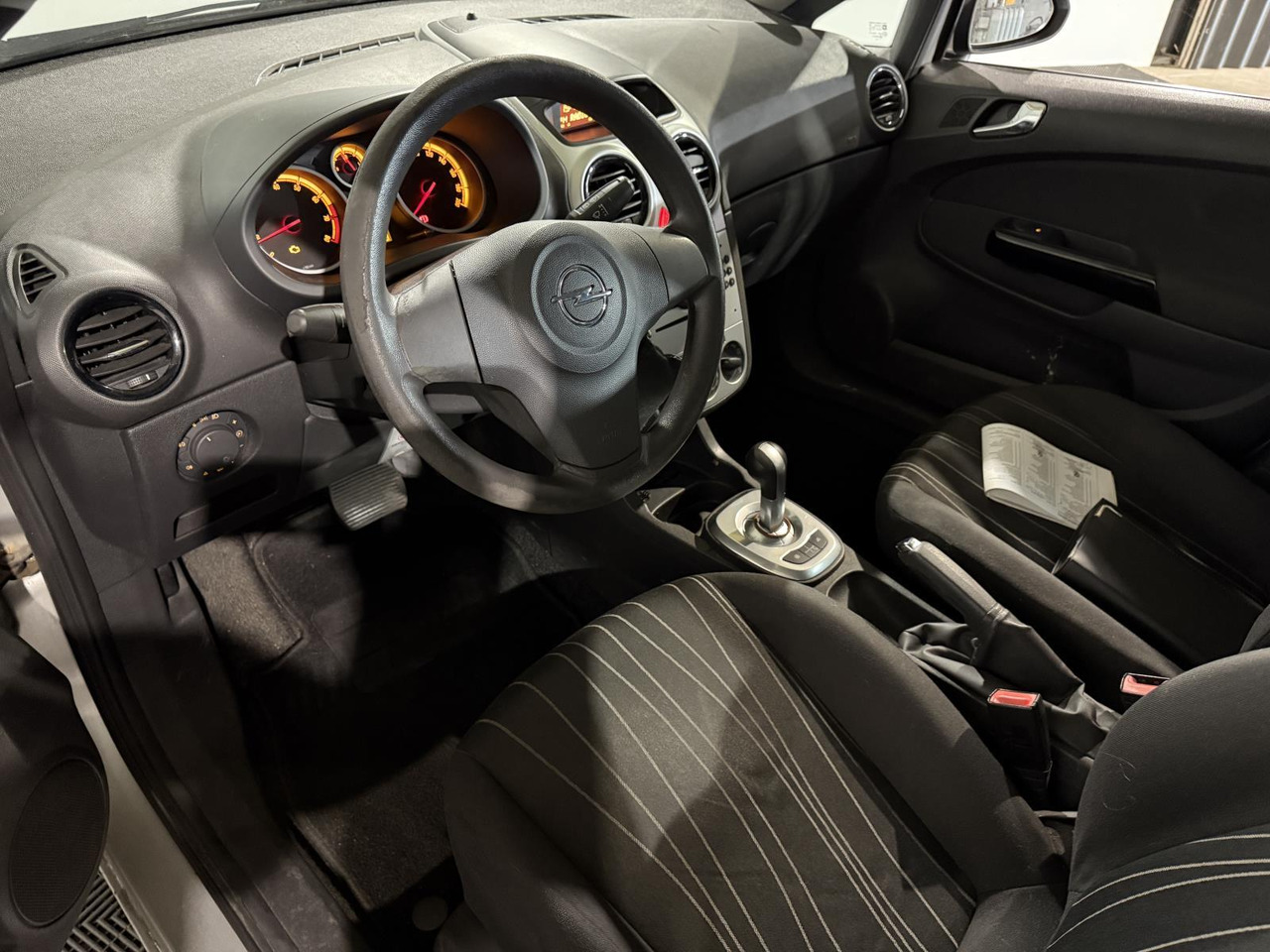 Opel | Corsa | 1.2-16V Cosmo Automaat | 2009 | 245.713 km | 45TJL8 | Geen oordeel - Hatchback: 3 kép. Opel | Corsa | 1.2-16V Cosmo Automaat | 2009 | 245.713 km | 45TJL8 | Geen oordeel - Hatchback: 3 kép.