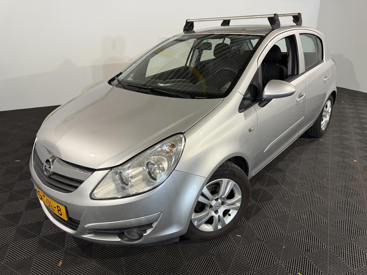 Opel | Corsa | 1.2-16V Cosmo Automaat | 2009 | 245.713 km | 45TJL8 | Geen oordeel - Hatchback: 1 kép. Opel | Corsa | 1.2-16V Cosmo Automaat | 2009 | 245.713 km | 45TJL8 | Geen oordeel - Hatchback: 1 kép.