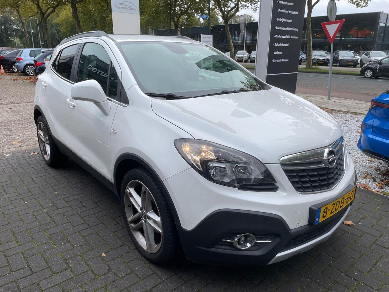 Opel Mokka 1.4 T Cosmo | 2014 | 98.606 km | 8ZDB60 | NAP: Logisch - Terepjáró/ SUV: 2 kép. Opel Mokka 1.4 T Cosmo | 2014 | 98.606 km | 8ZDB60 | NAP: Logisch - Terepjáró/ SUV: 2 kép.