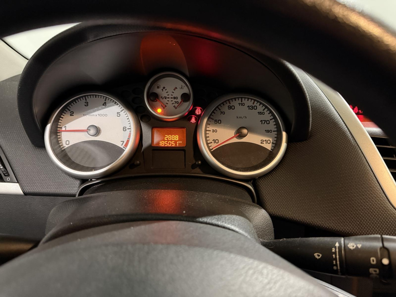 Peugeot | 207 | 1.4 VTi Cool 'n Blue | 2008 | 185.053 km | 58GBH2 | Logisch - Hatchback: 4 kép. Peugeot | 207 | 1.4 VTi Cool 'n Blue | 2008 | 185.053 km | 58GBH2 | Logisch - Hatchback: 4 kép.