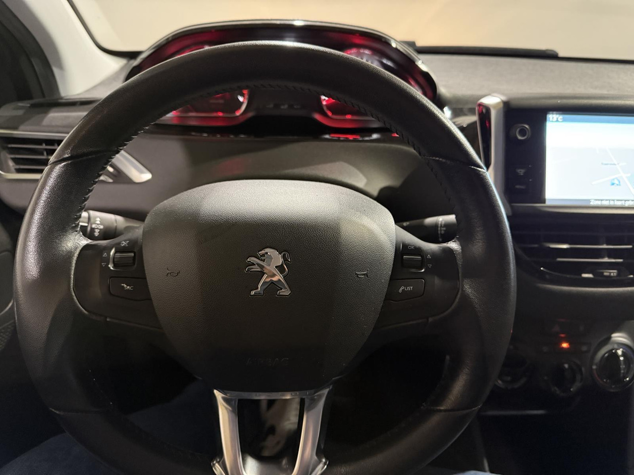 Peugeot | 208 | 1.2 VTi Style | 2014 | 191.063 km | 9XVB78 | Logisch - Hatchback: 4 kép. Peugeot | 208 | 1.2 VTi Style | 2014 | 191.063 km | 9XVB78 | Logisch - Hatchback: 4 kép.