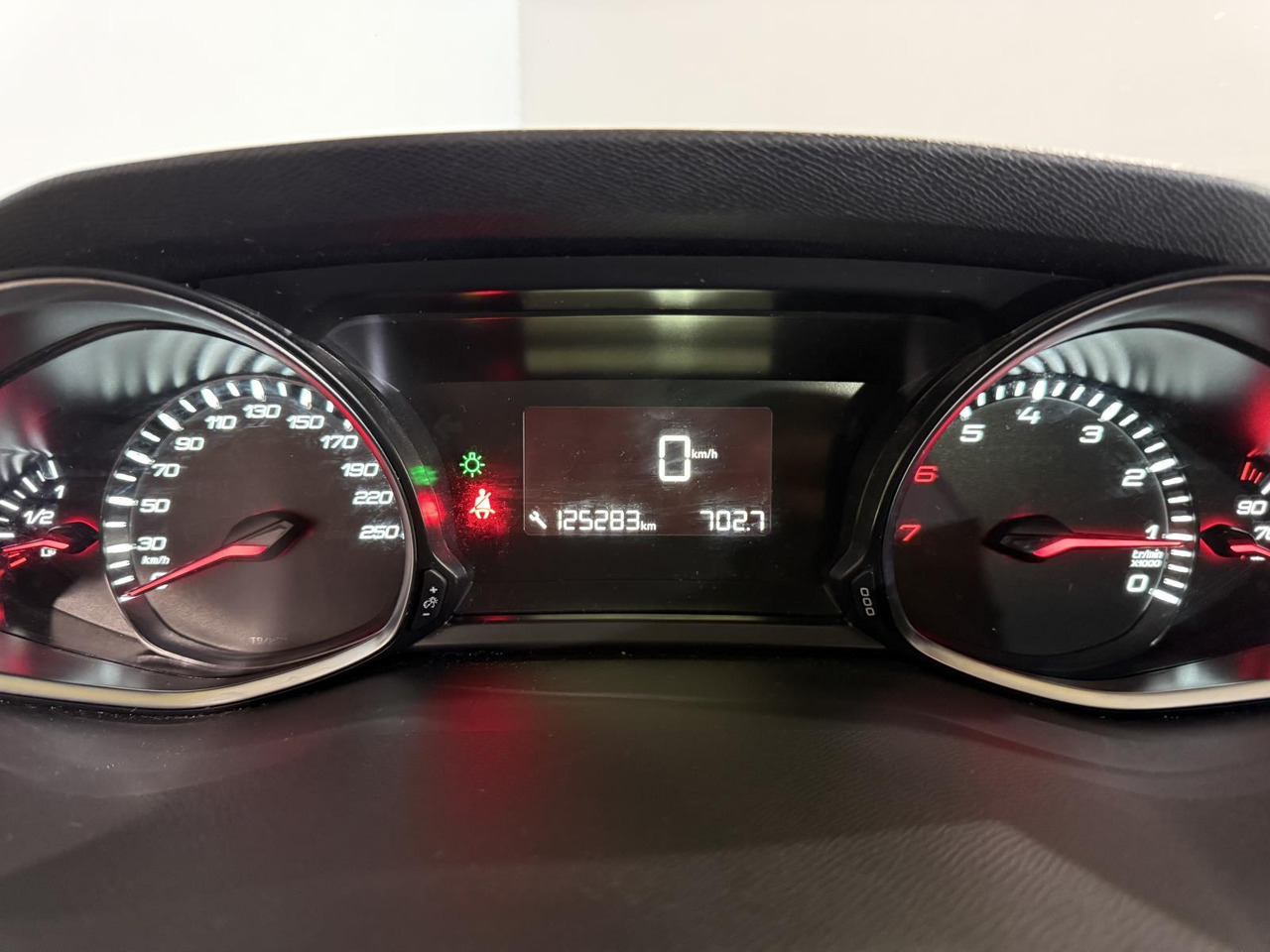 Peugeot | 308 SW | 1.2 PureTech Blue Lion | 2017 | 125.283 km | NL320L | Logisch - Autó: 5 kép. Peugeot | 308 SW | 1.2 PureTech Blue Lion | 2017 | 125.283 km | NL320L | Logisch - Autó: 5 kép.