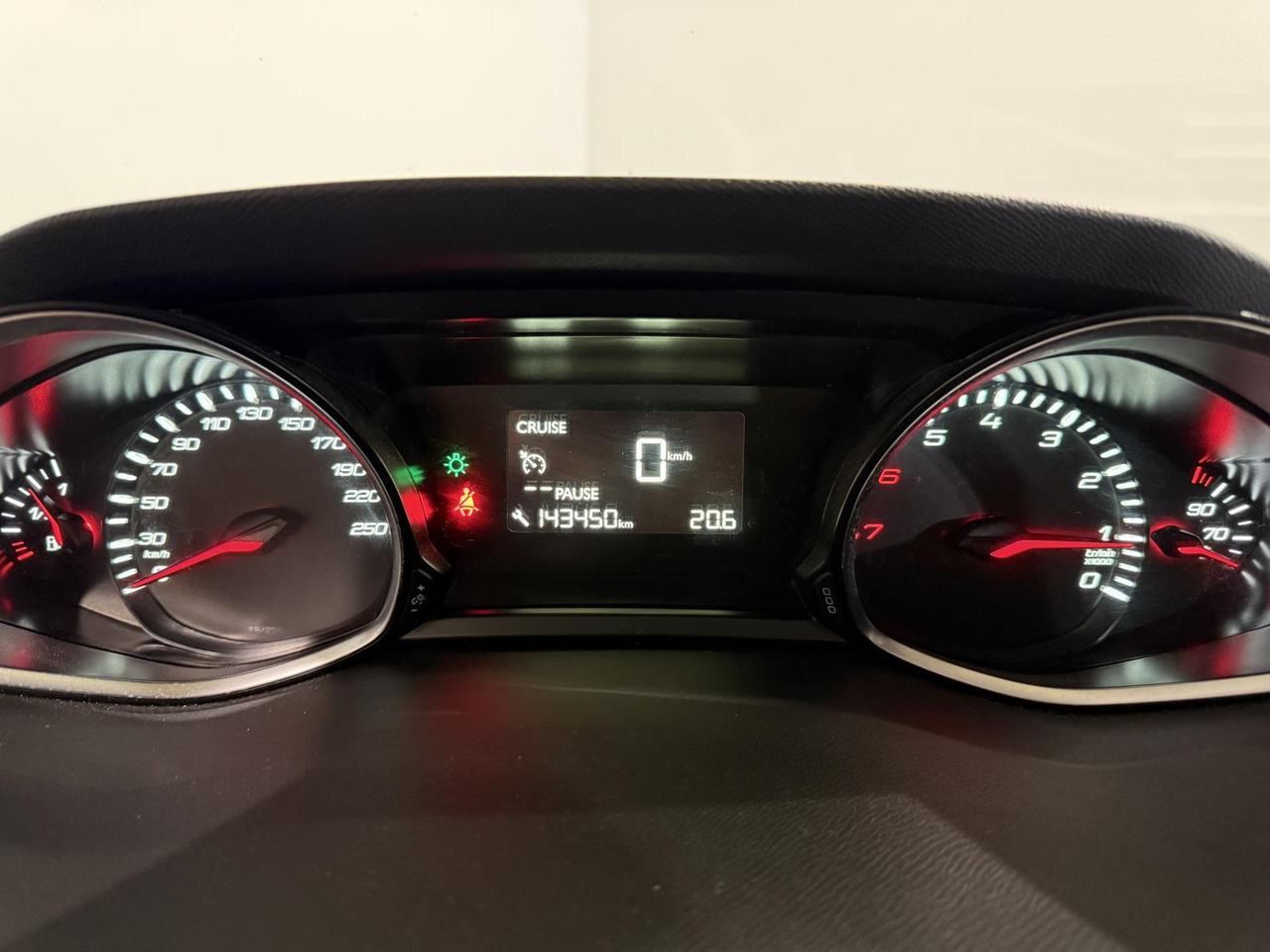 Peugeot | 308 SW | 1.2 PureTech Style | 2016 | 143.450 km | KP048X | Logisch - Autó: 2 kép. Peugeot | 308 SW | 1.2 PureTech Style | 2016 | 143.450 km | KP048X | Logisch - Autó: 2 kép.