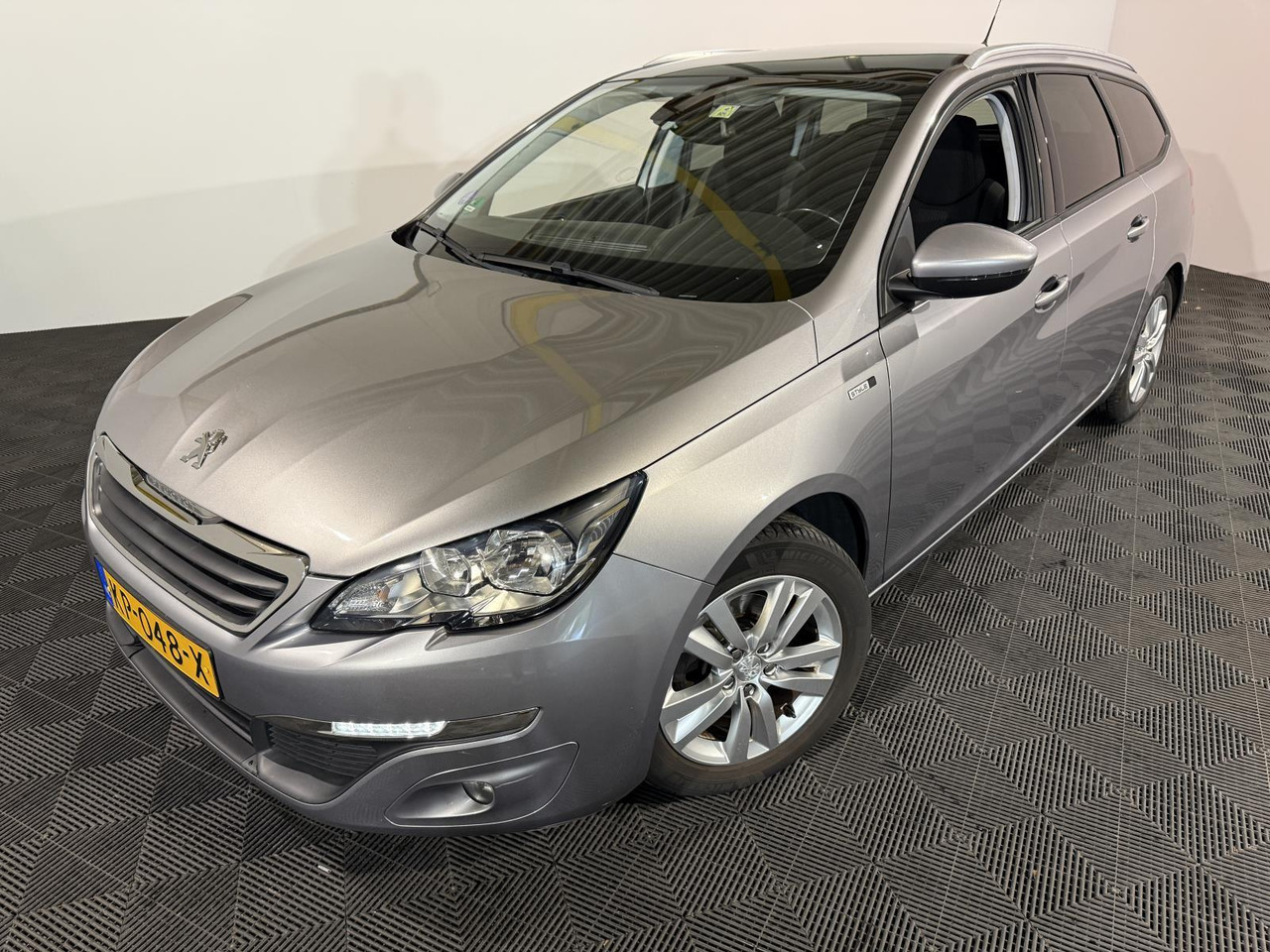 Peugeot | 308 SW | 1.2 PureTech Style | 2016 | 143.450 km | KP048X | Logisch - Autó: 1 kép. Peugeot | 308 SW | 1.2 PureTech Style | 2016 | 143.450 km | KP048X | Logisch - Autó: 1 kép.