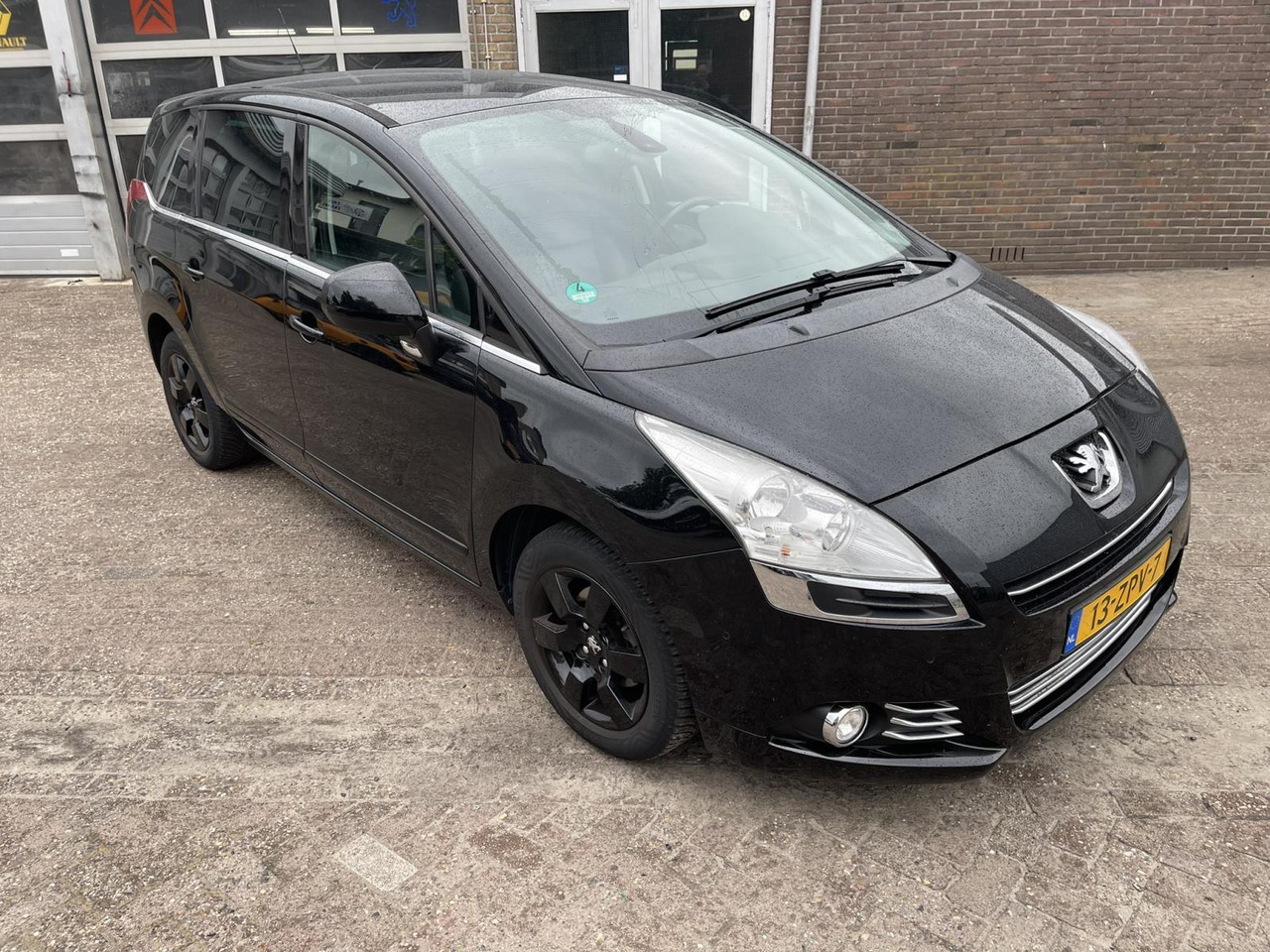 Peugeot 5008 1.6 VTi Blue Lease 7p. 2013 223.407 km 13-ZPV-7 - Autó: 5 kép. Peugeot 5008 1.6 VTi Blue Lease 7p. 2013 223.407 km 13-ZPV-7 - Autó: 5 kép.