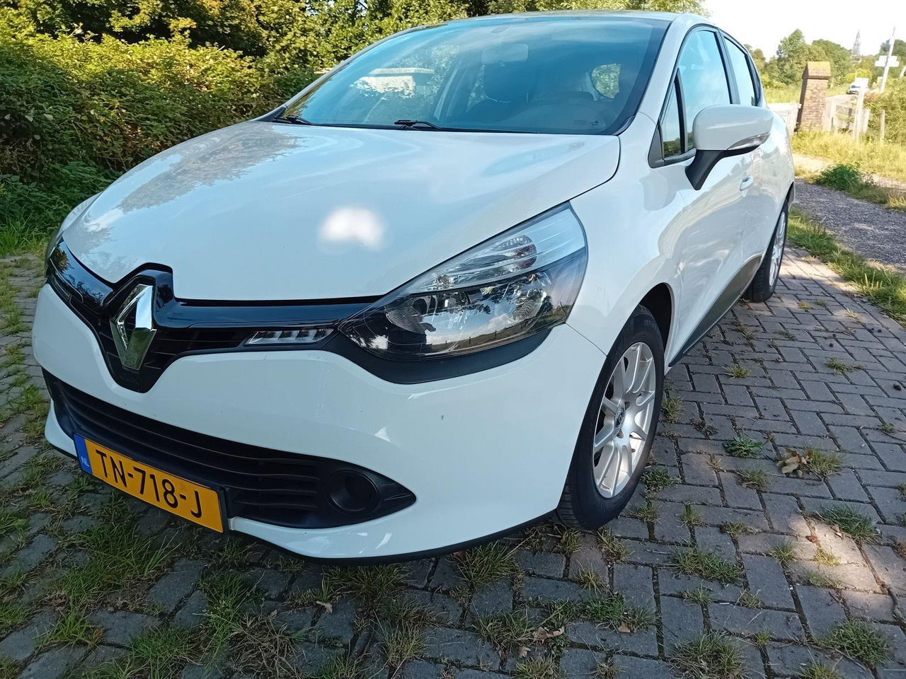 Renault | Clio | 1.2 16V | 2014 | 128.227 km | TN-718-J - Hatchback: 1 kép. Renault | Clio | 1.2 16V | 2014 | 128.227 km | TN-718-J - Hatchback: 1 kép.