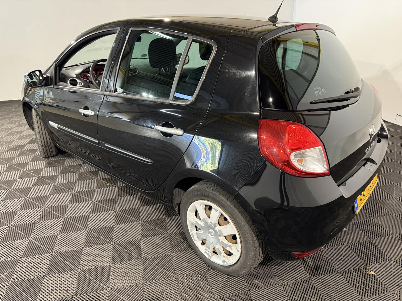 Renault | Clio | 1.2 Authentique | 2012 | 216.427 km | 56TSF7 | Logisch - Hatchback: 3 kép. Renault | Clio | 1.2 Authentique | 2012 | 216.427 km | 56TSF7 | Logisch - Hatchback: 3 kép.