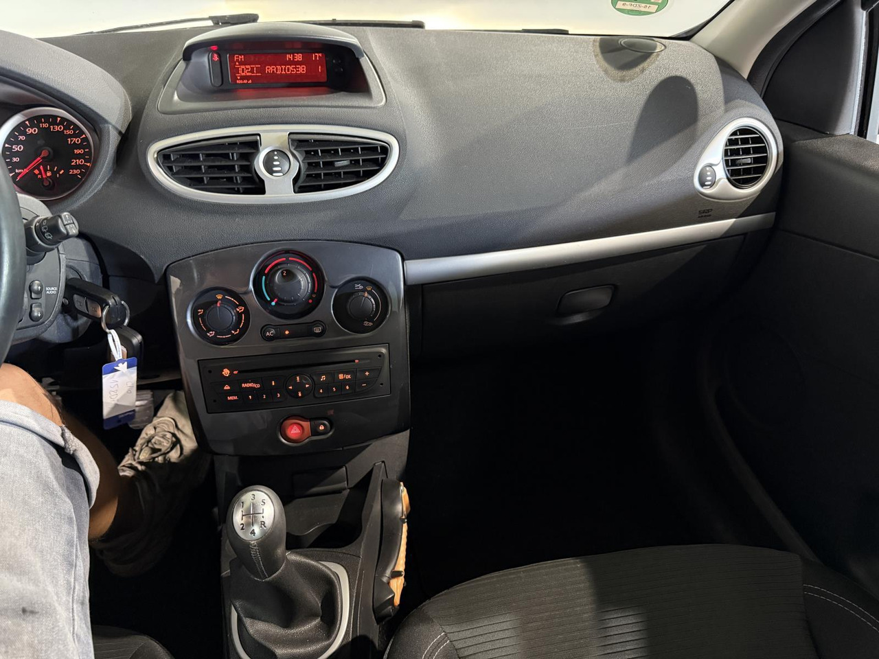 Renault Clio 1.2 TCe Collection | 2012 | 179.266 km | 15-ZDF-9 - Hatchback: 5 kép. Renault Clio 1.2 TCe Collection | 2012 | 179.266 km | 15-ZDF-9 - Hatchback: 5 kép.