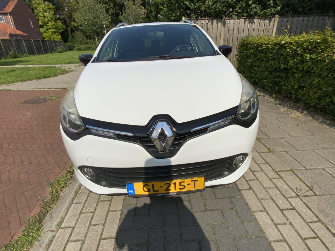 Renault | Clio Estate | 0.9 TCe Expression | 2015 | 120.426 km | GL-215-T - Autó: 4 kép. Renault | Clio Estate | 0.9 TCe Expression | 2015 | 120.426 km | GL-215-T - Autó: 4 kép.
