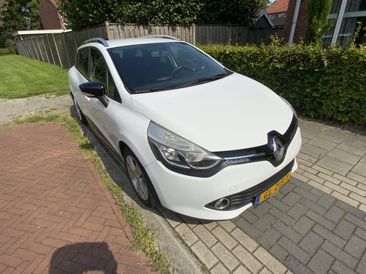 Renault | Clio Estate | 0.9 TCe Expression | 2015 | 120.426 km | GL-215-T - Autó: 3 kép. Renault | Clio Estate | 0.9 TCe Expression | 2015 | 120.426 km | GL-215-T - Autó: 3 kép.