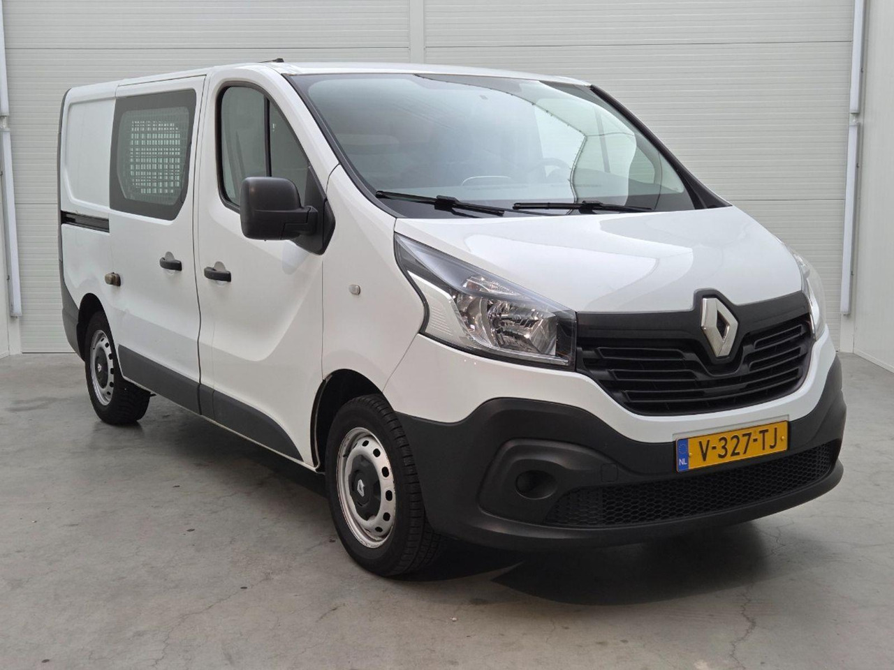 Renault Trafic 1.6 dCi T29 L1H1 Comfort Energy | 2018 | 188.221 km | V327TJ | NAP: Logisch - Furgon: 2 kép. Renault Trafic 1.6 dCi T29 L1H1 Comfort Energy | 2018 | 188.221 km | V327TJ | NAP: Logisch - Furgon: 2 kép.
