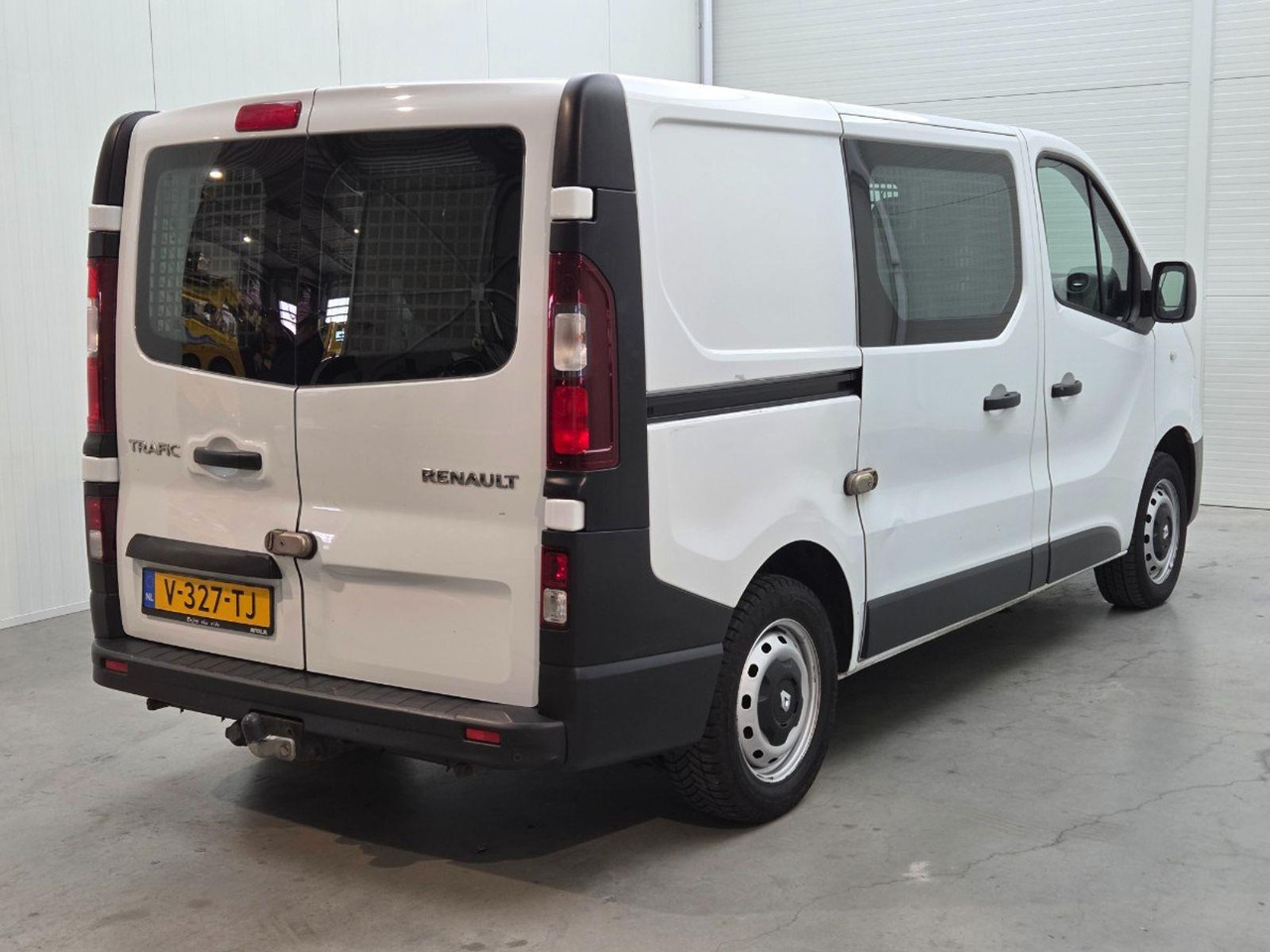 Renault Trafic 1.6 dCi T29 L1H1 Comfort Energy | 2018 | 188.221 km | V327TJ | NAP: Logisch - Furgon: 4 kép. Renault Trafic 1.6 dCi T29 L1H1 Comfort Energy | 2018 | 188.221 km | V327TJ | NAP: Logisch - Furgon: 4 kép.