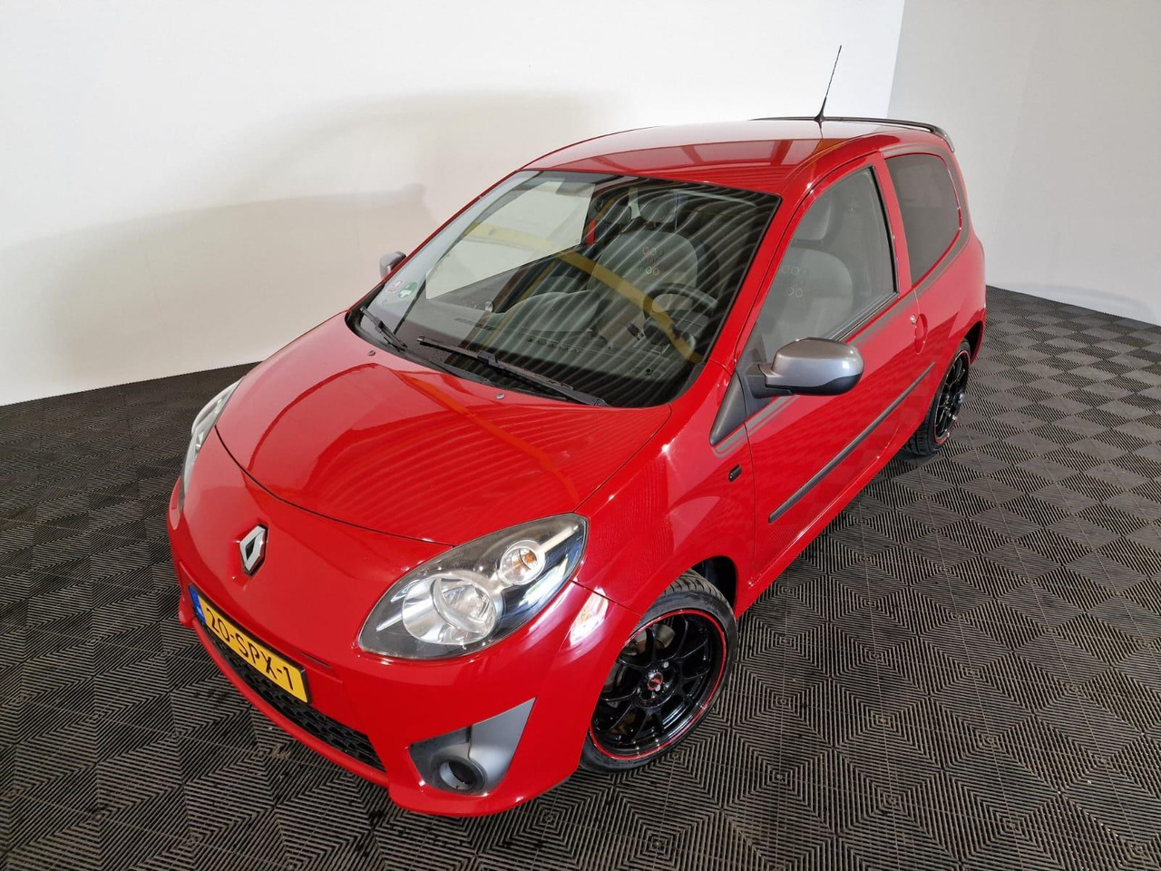 Renault Twingo 1.2-16V Collection 20-SPX-1 149.179 km - Autó: 1 kép. Renault Twingo 1.2-16V Collection 20-SPX-1 149.179 km - Autó: 1 kép.