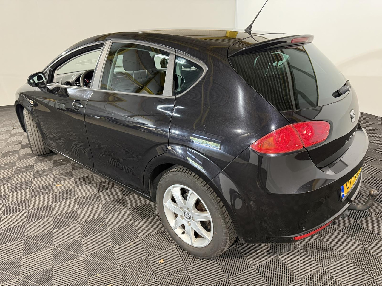 SEAT | Leon | 1.2 TSI Good Stuff | 2011 | 180.589 km | 01PBR7 | Logisch - Hatchback: 2 kép. SEAT | Leon | 1.2 TSI Good Stuff | 2011 | 180.589 km | 01PBR7 | Logisch - Hatchback: 2 kép.