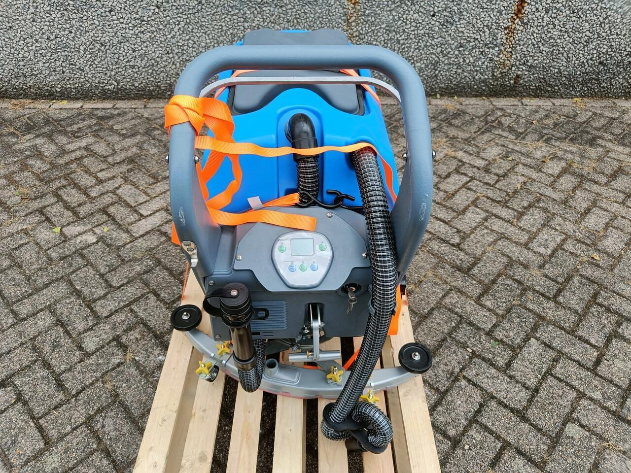 Schrob/ Veegmachine Nieuw - Takarítógép: 5 kép. Schrob/ Veegmachine Nieuw - Takarítógép: 5 kép.