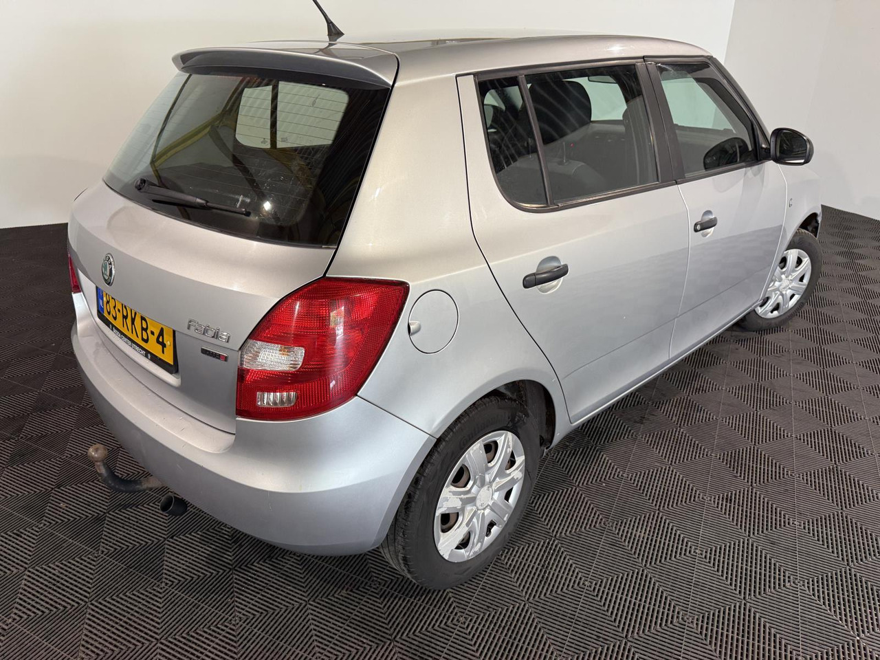 Skoda Fabia 1.2-12V Go | 2011 | 195.623 km | 83-RKB-4 - Hatchback: 4 kép. Skoda Fabia 1.2-12V Go | 2011 | 195.623 km | 83-RKB-4 - Hatchback: 4 kép.