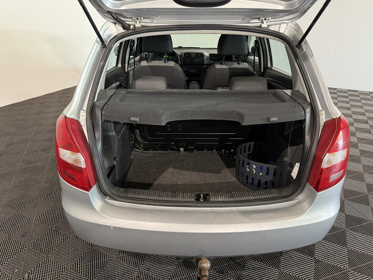 Skoda Fabia 1.2-12V Go | 2011 | 195.623 km | 83-RKB-4 - Hatchback: 3 kép. Skoda Fabia 1.2-12V Go | 2011 | 195.623 km | 83-RKB-4 - Hatchback: 3 kép.