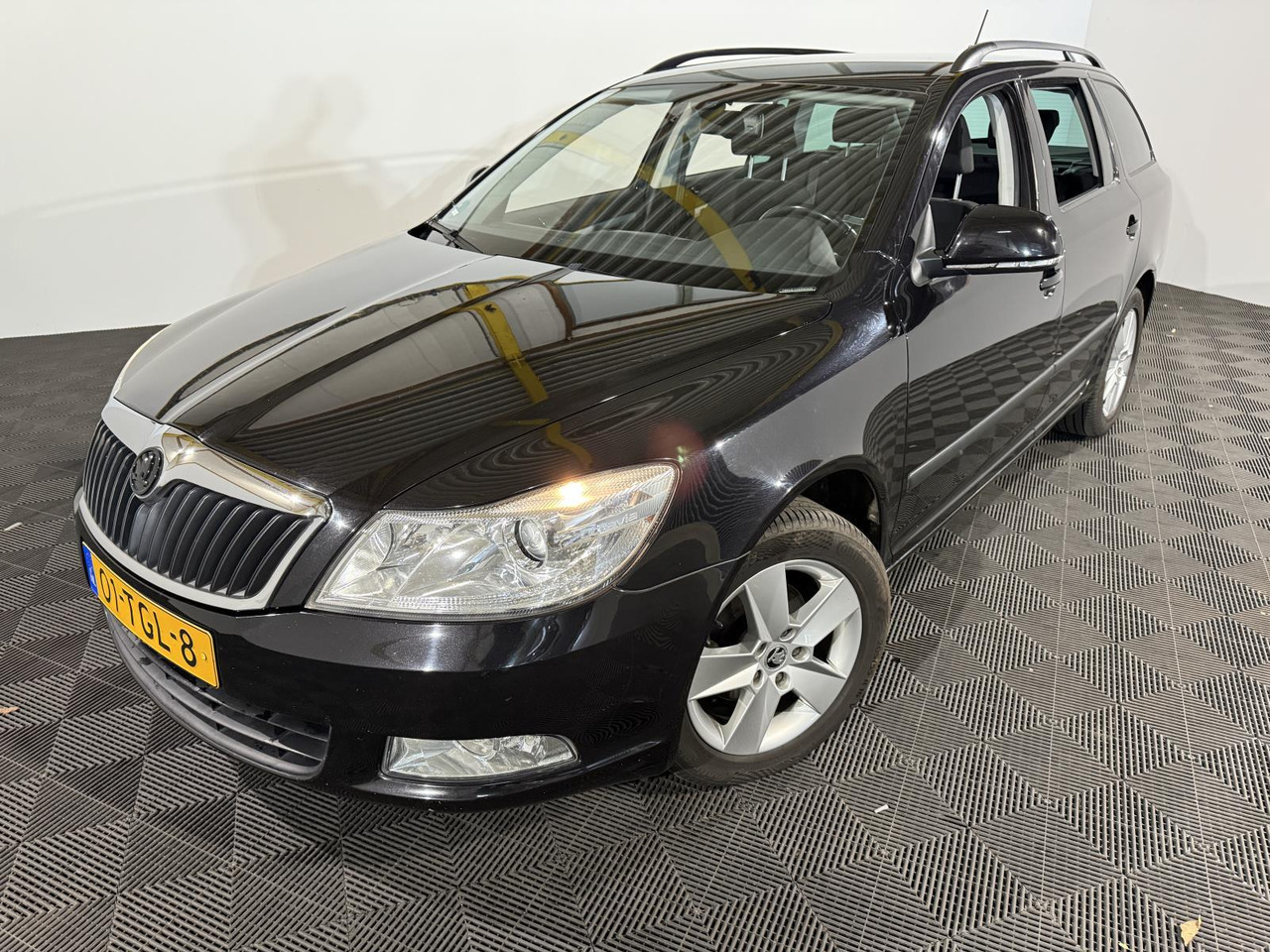 Skoda | Octavia Combi | 1.4 TSI Greentech Ambition Business Line | 2012 | 198.196 km | 01TGL8 | Logisch - Autó: 1 kép. Skoda | Octavia Combi | 1.4 TSI Greentech Ambition Business Line | 2012 | 198.196 km | 01TGL8 | Logisch - Autó: 1 kép.