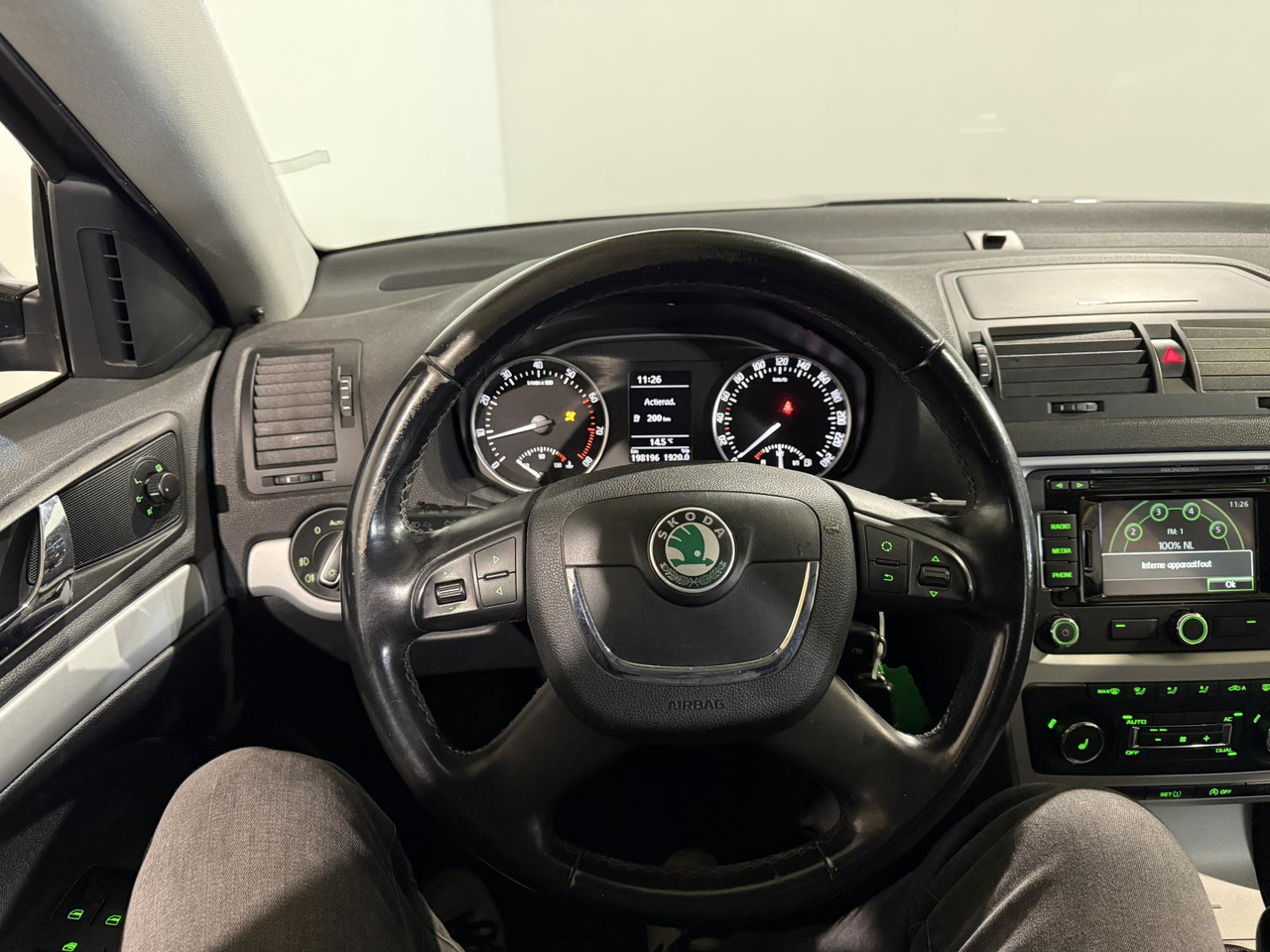 Skoda | Octavia Combi | 1.4 TSI Greentech Ambition Business Line | 2012 | 198.196 km | 01TGL8 | Logisch - Autó: 4 kép. Skoda | Octavia Combi | 1.4 TSI Greentech Ambition Business Line | 2012 | 198.196 km | 01TGL8 | Logisch - Autó: 4 kép.