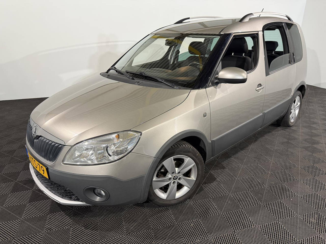 Skoda Roomster 1.2 TSI Drive | 2015 | 119.156 km | 2-XTS-79 - Autó: 1 kép. Skoda Roomster 1.2 TSI Drive | 2015 | 119.156 km | 2-XTS-79 - Autó: 1 kép.