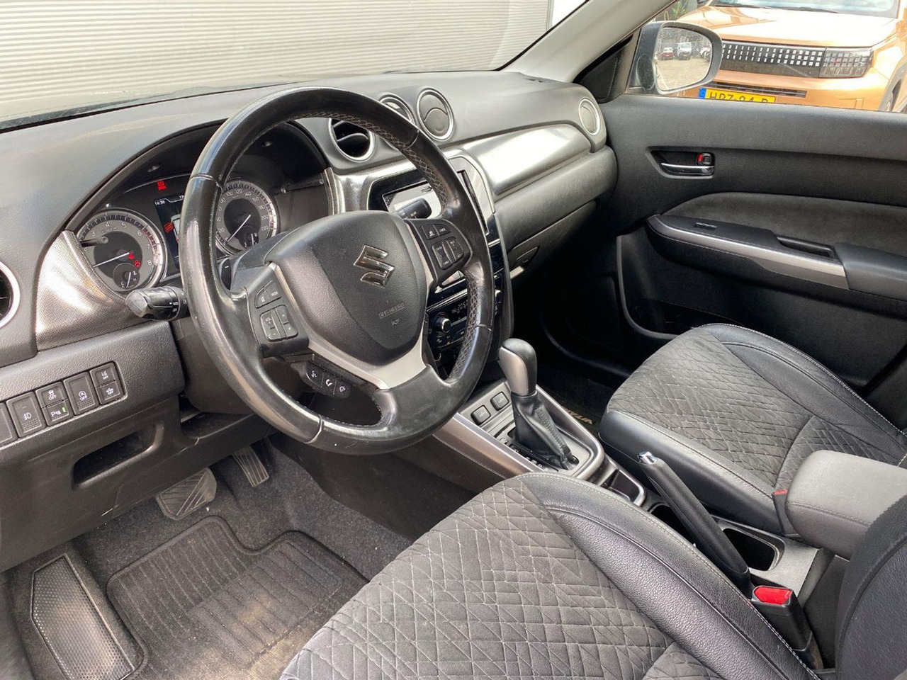 Suzuki Vitara 1.4 Boosterjet Style Smart Hybrid | 2021 | 63.245 km | Automaat | K460TV | NAP: Logisch - Terepjáró/ SUV: 5 kép. Suzuki Vitara 1.4 Boosterjet Style Smart Hybrid | 2021 | 63.245 km | Automaat | K460TV | NAP: Logisch - Terepjáró/ SUV: 5 kép.