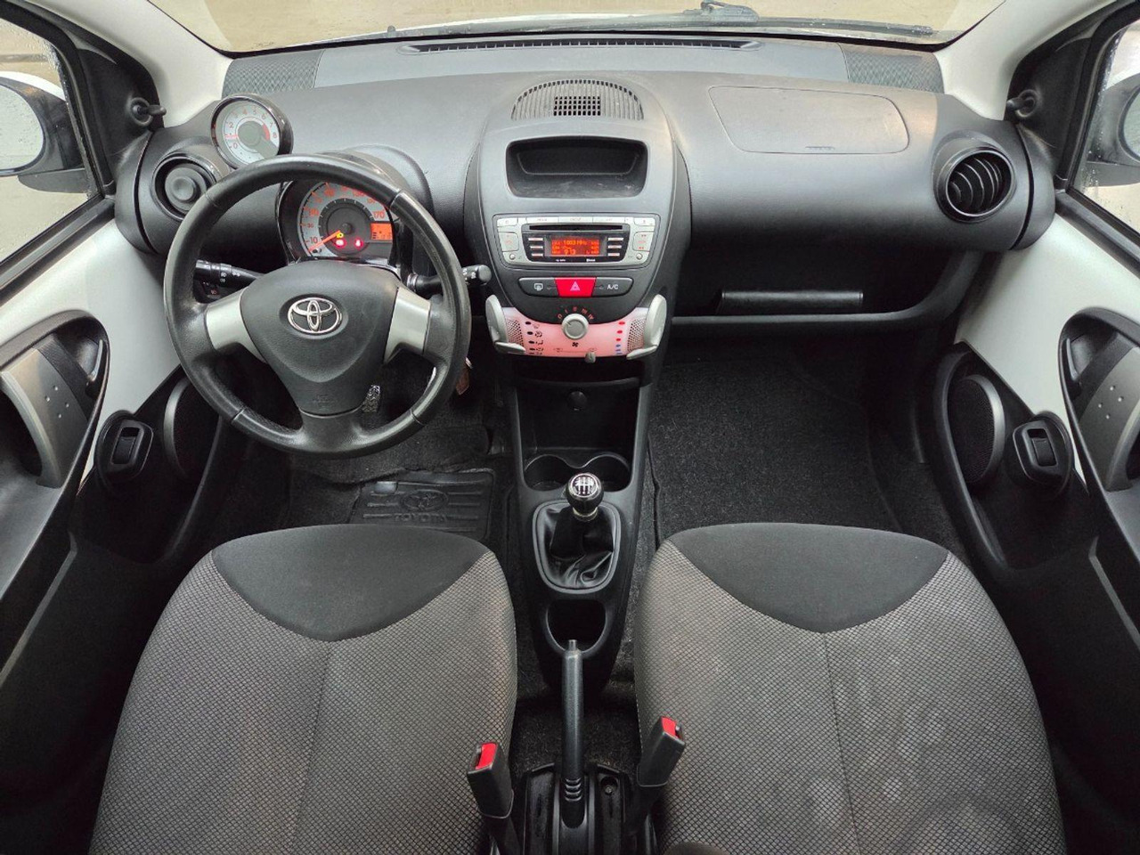 Toyota Aygo 1.0 VVT - i Now | 2014 | 131.940 km | TP714L | NAP: Geen oordeel - Hatchback: 5 kép. Toyota Aygo 1.0 VVT - i Now | 2014 | 131.940 km | TP714L | NAP: Geen oordeel - Hatchback: 5 kép.