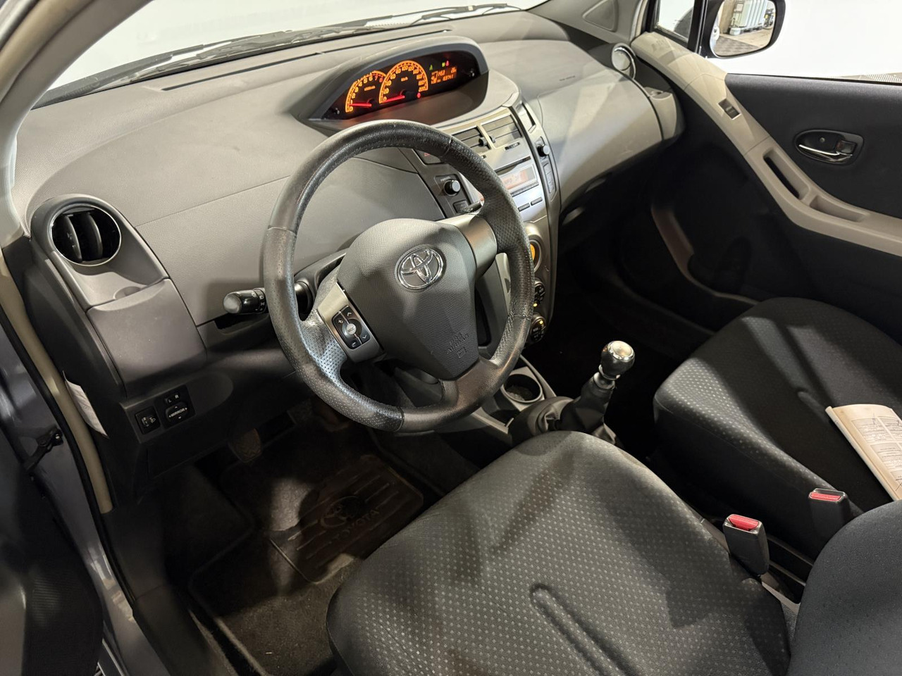 Toyota Yaris 1.3 VVTi Aspiration | 2010 | 169.743 km | 68-LGP-3 - Hatchback: 4 kép. Toyota Yaris 1.3 VVTi Aspiration | 2010 | 169.743 km | 68-LGP-3 - Hatchback: 4 kép.