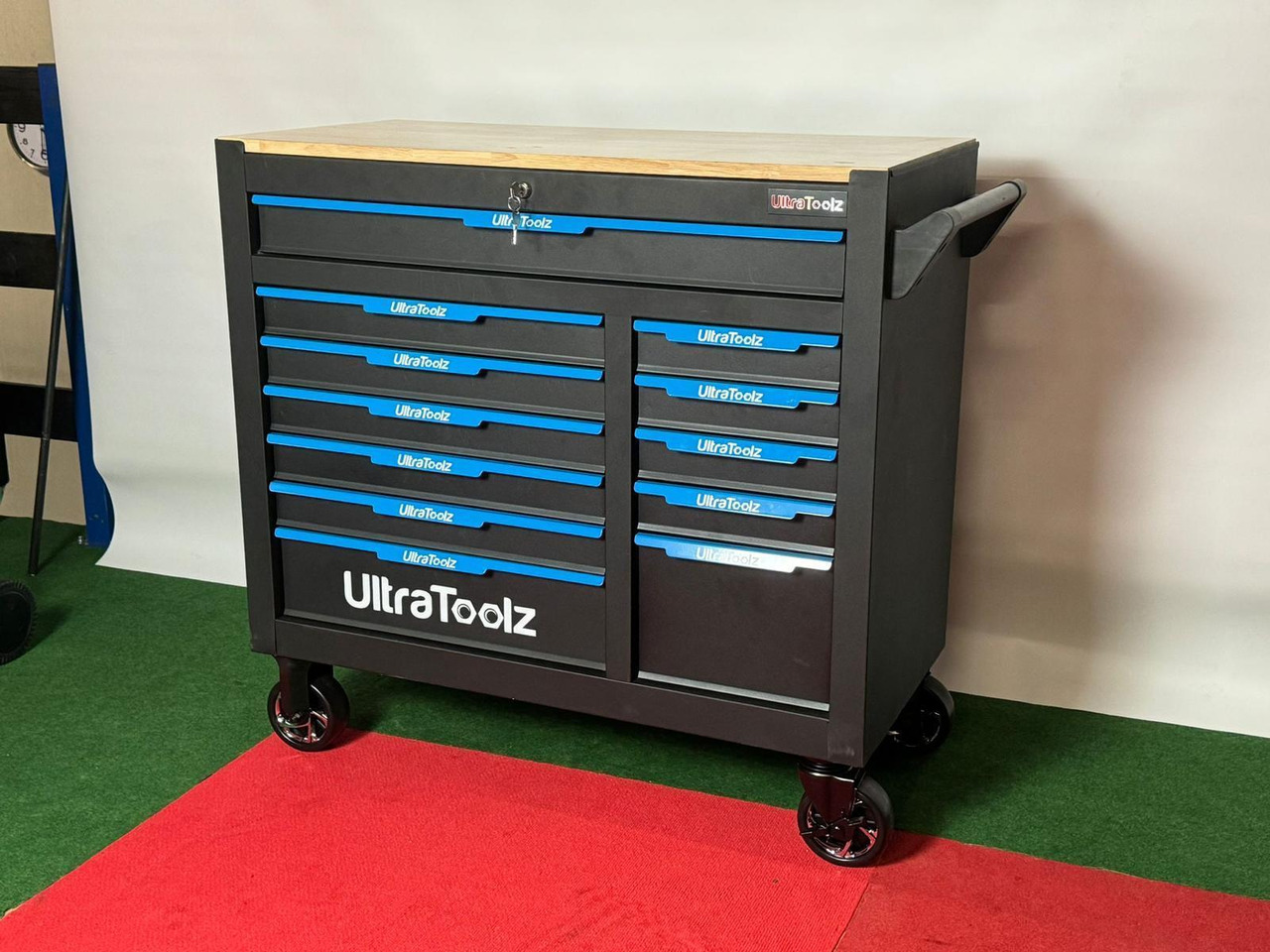 UltraToolz Jumbo gereedschapswagen - Garázs felszerelés: 2 kép. UltraToolz Jumbo gereedschapswagen - Garázs felszerelés: 2 kép.