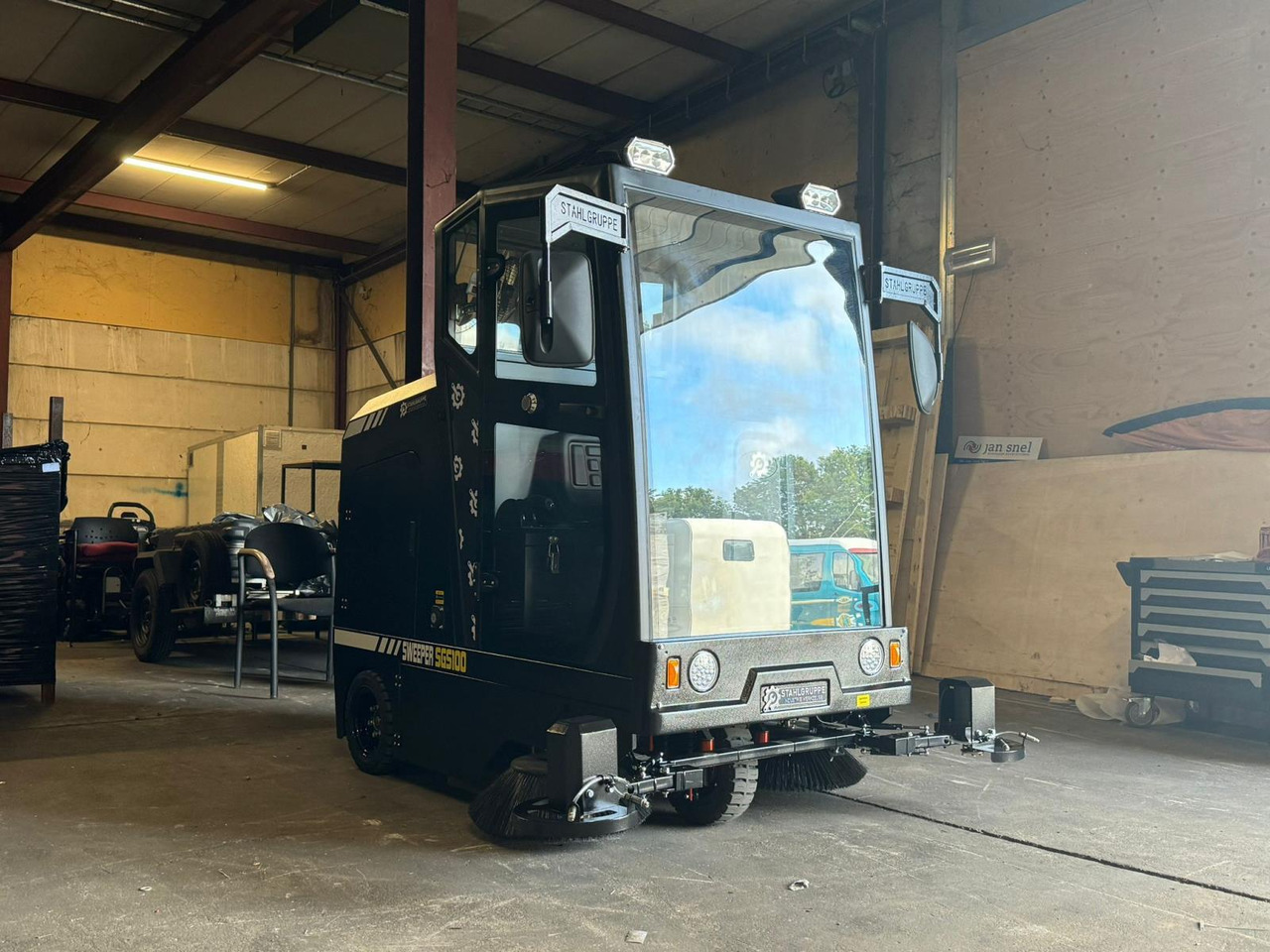 Veegmachine Stahlgruppe SGS100 - Garázs felszerelés: 1 kép. Veegmachine Stahlgruppe SGS100 - Garázs felszerelés: 1 kép.
