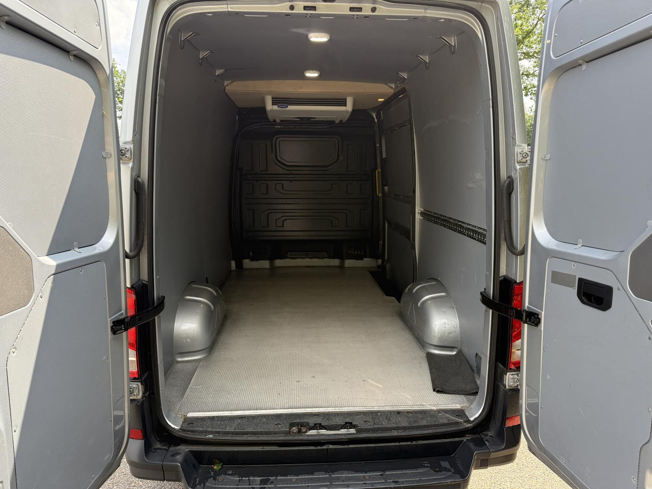 Volkswagen Crafter | 35 2.0 TDI L3H3 Koelwagen | 2020 | 385.538 km | VHK-13-F - Hűtős kisteherautó: 4 kép. Volkswagen Crafter | 35 2.0 TDI L3H3 Koelwagen | 2020 | 385.538 km | VHK-13-F - Hűtős kisteherautó: 4 kép.