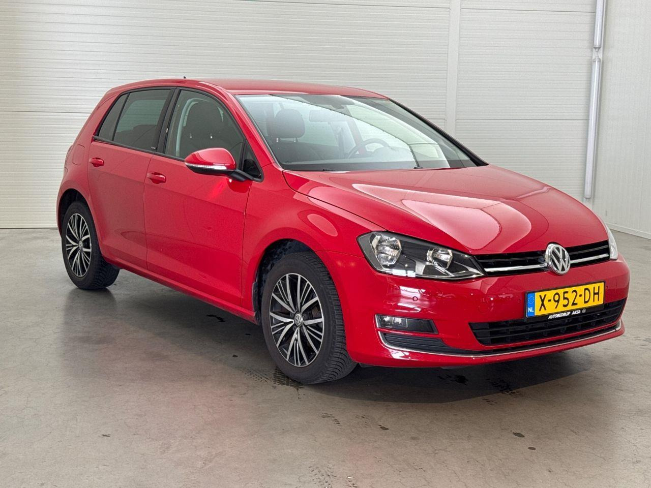 Volkswagen Golf 1.2 TSI Connected Series | 2016 | 56.005 km | X952DH | NAP: Geen oordeel - Autó: 2 kép. Volkswagen Golf 1.2 TSI Connected Series | 2016 | 56.005 km | X952DH | NAP: Geen oordeel - Autó: 2 kép.