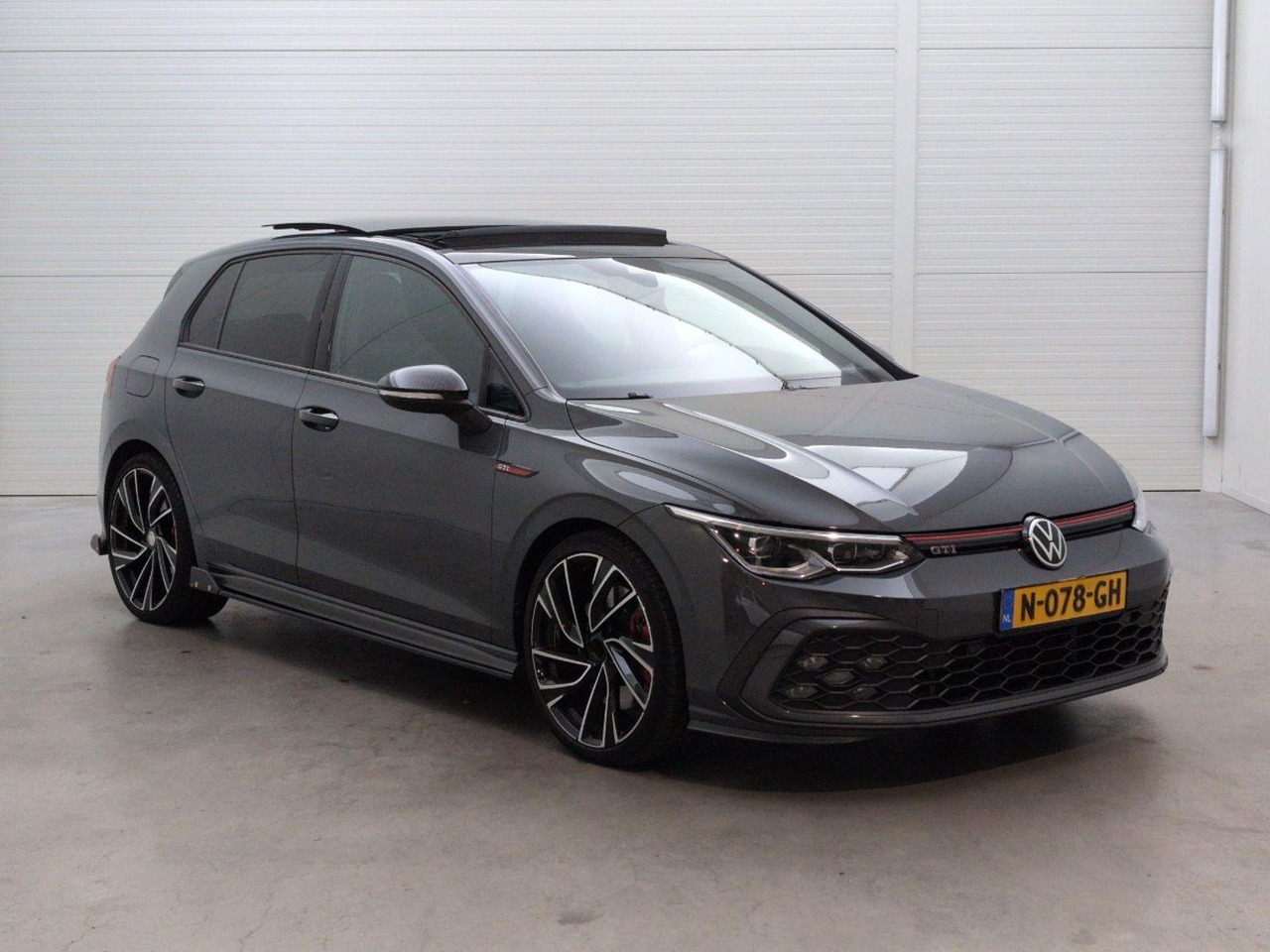 Volkswagen Golf 2.0 TSI GTI | 2021 | 104.458 km | Automaat | N078GH | NAP: Geen oordeel - Hatchback: 2 kép. Volkswagen Golf 2.0 TSI GTI | 2021 | 104.458 km | Automaat | N078GH | NAP: Geen oordeel - Hatchback: 2 kép.