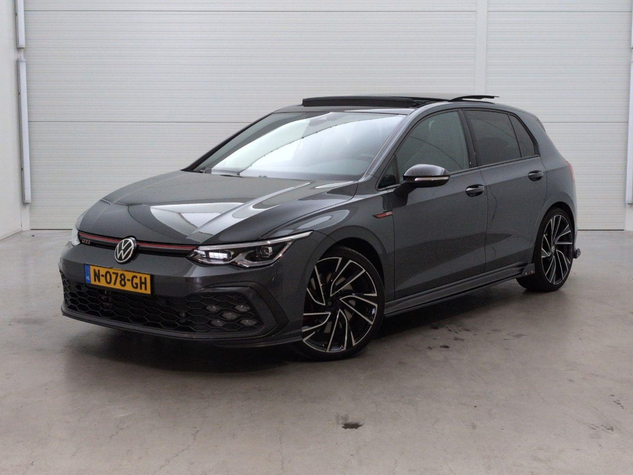 Volkswagen Golf 2.0 TSI GTI | 2021 | 104.458 km | Automaat | N078GH | NAP: Geen oordeel - Hatchback: 1 kép. Volkswagen Golf 2.0 TSI GTI | 2021 | 104.458 km | Automaat | N078GH | NAP: Geen oordeel - Hatchback: 1 kép.