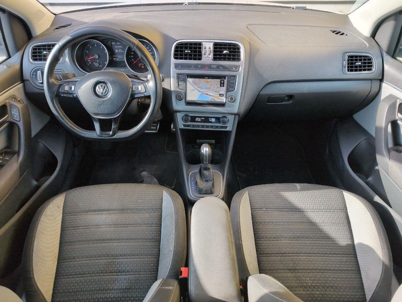 Volkswagen Polo 1.2 TSI Cross Comfortline Business R Automaat | 2017 | 159.021 km | TP690G | NAP: Geen oordeel - Hatchback: 5 kép. Volkswagen Polo 1.2 TSI Cross Comfortline Business R Automaat | 2017 | 159.021 km | TP690G | NAP: Geen oordeel - Hatchback: 5 kép.