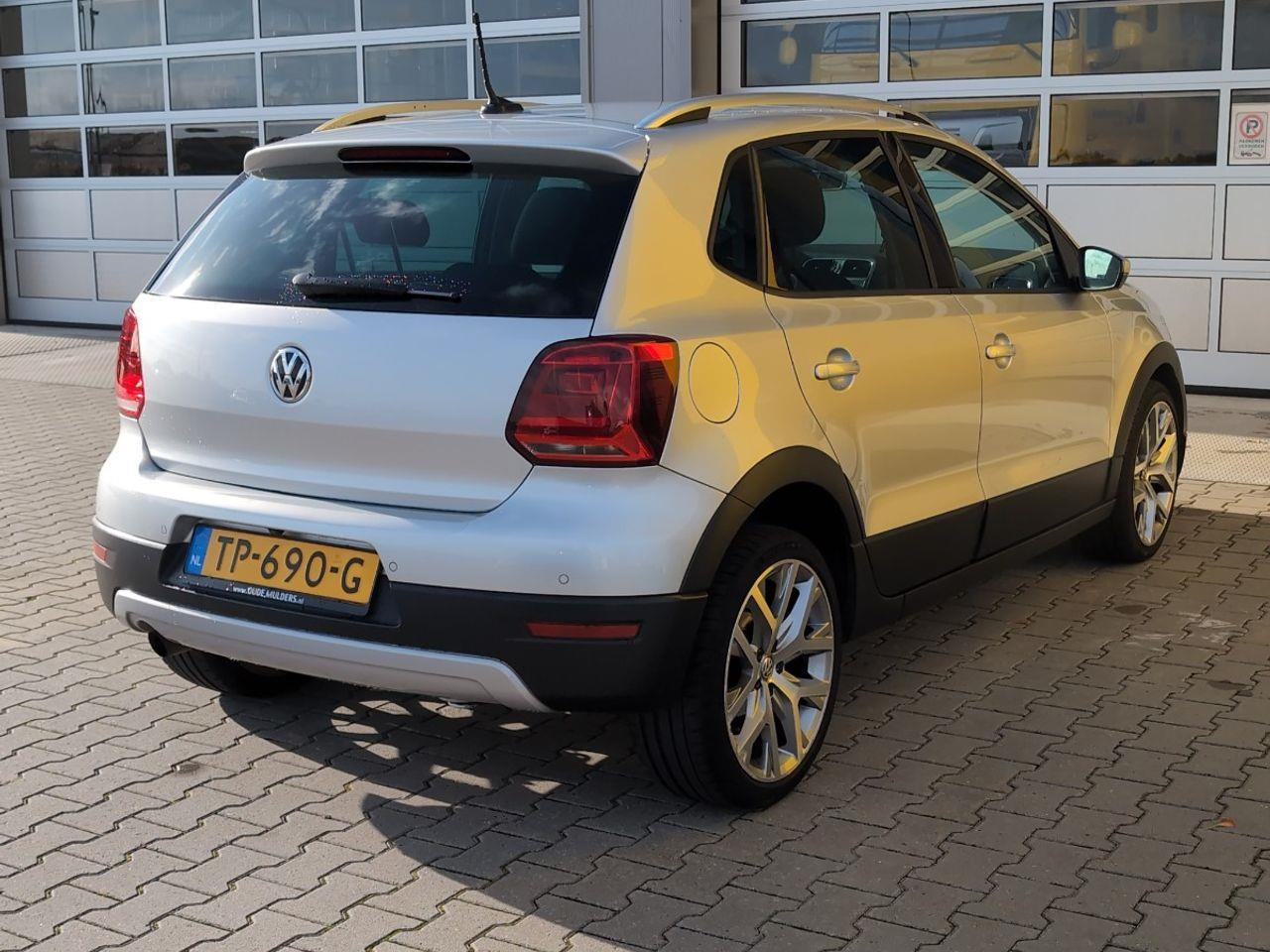Volkswagen Polo 1.2 TSI Cross Comfortline Business R Automaat | 2017 | 159.021 km | TP690G | NAP: Geen oordeel - Hatchback: 4 kép. Volkswagen Polo 1.2 TSI Cross Comfortline Business R Automaat | 2017 | 159.021 km | TP690G | NAP: Geen oordeel - Hatchback: 4 kép.