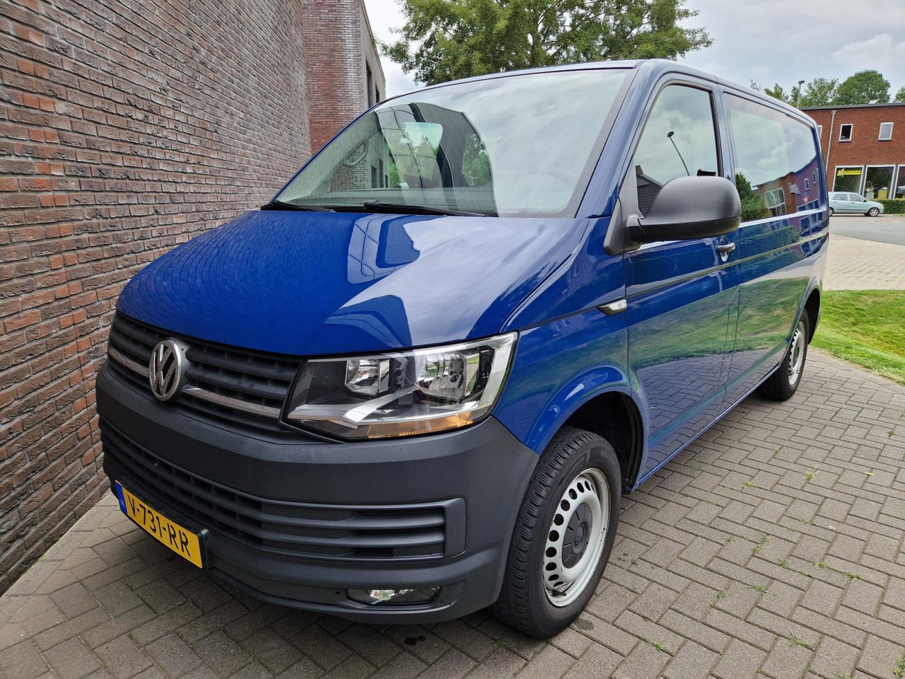Volkswagen | Transporter | 2.0 TDI L1H1 DC Highline | 2018 | 251.292 km | V731RR | Logisch - Duplakabinos kisteherautó: 1 kép. Volkswagen | Transporter | 2.0 TDI L1H1 DC Highline | 2018 | 251.292 km | V731RR | Logisch - Duplakabinos kisteherautó: 1 kép.