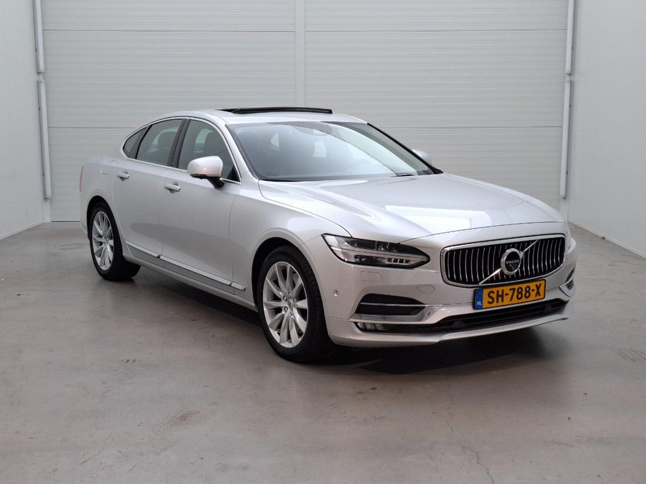 Volvo S90 2.0 D5 AWD Inscription | 2016 | 175.340 km | Automaat | SH788X | NAP: Geen oordeel - Szedán: 2 kép. Volvo S90 2.0 D5 AWD Inscription | 2016 | 175.340 km | Automaat | SH788X | NAP: Geen oordeel - Szedán: 2 kép.