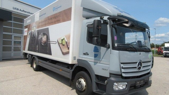Mercedes-Benz 1224L Koffer LBW 2 to. Klima, neuer Tacho 4.1 - Dobozos felépítményű teherautó: 3 kép. Mercedes-Benz 1224L Koffer LBW 2 to. Klima, neuer Tacho 4.1 - Dobozos felépítményű teherautó: 3 kép.