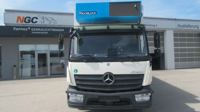 Mercedes-Benz Atego 1527L Tiefkühler, LBW,... - Hűtős teherautó: 2 kép. Mercedes-Benz Atego 1527L Tiefkühler, LBW,... - Hűtős teherautó: 2 kép.