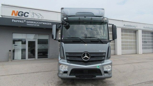 Mercedes-Benz Axor 1827L Koffer LBW - Dobozos felépítményű teherautó: 2 kép. Mercedes-Benz Axor 1827L Koffer LBW - Dobozos felépítményű teherautó: 2 kép.