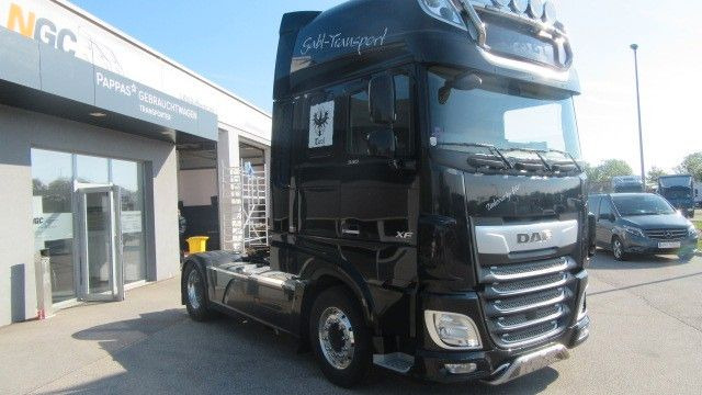 DAF XF 530 - Nyergesvontató: 3 kép. DAF XF 530 - Nyergesvontató: 3 kép.