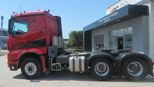 Mercedes-Benz 2651 LS 6x4 Kipphydraulik, Retarder - Nyergesvontató: 4 kép. Mercedes-Benz 2651 LS 6x4 Kipphydraulik, Retarder - Nyergesvontató: 4 kép.