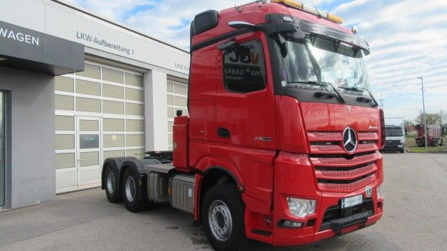 Mercedes-Benz Arocs 3358LS 6x4 120 to. LZGG. Kipphydraulik - Nyergesvontató: 3 kép. Mercedes-Benz Arocs 3358LS 6x4 120 to. LZGG. Kipphydraulik - Nyergesvontató: 3 kép.