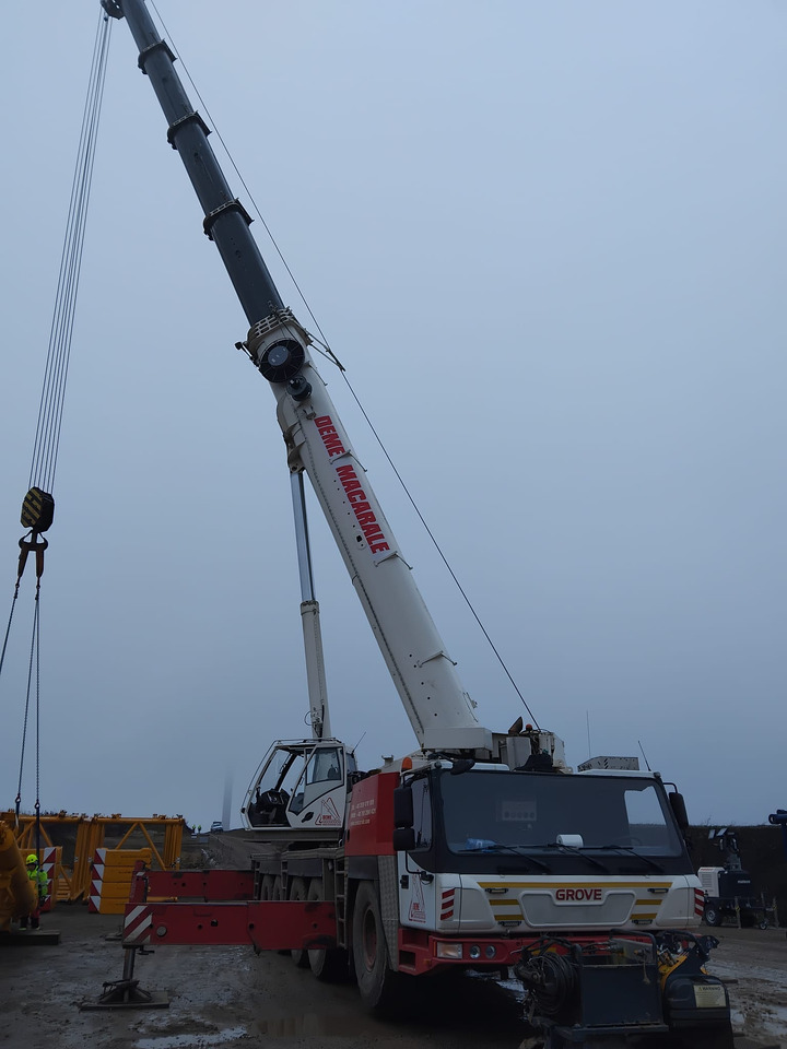 GROVE GMK5220 - Autódaru: 2 kép. GROVE GMK5220 - Autódaru: 2 kép.