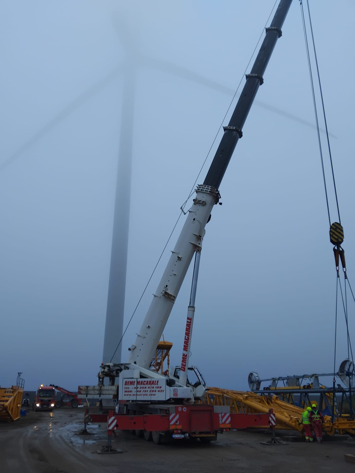 GROVE GMK5220 - Autódaru: 1 kép. GROVE GMK5220 - Autódaru: 1 kép.