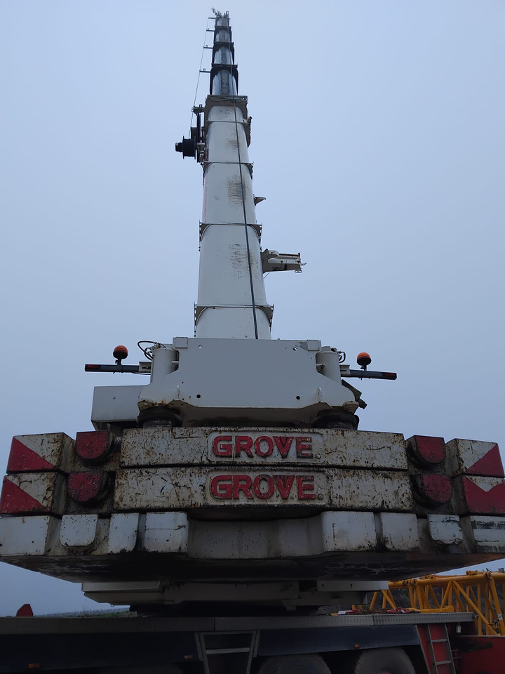 GROVE GMK5220 - Autódaru: 3 kép. GROVE GMK5220 - Autódaru: 3 kép.