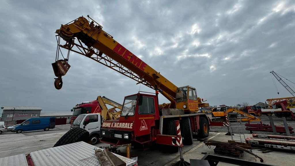 Liebherr LTM 1035-3 - Terepjáró autódaru: 4 kép. Liebherr LTM 1035-3 - Terepjáró autódaru: 4 kép.