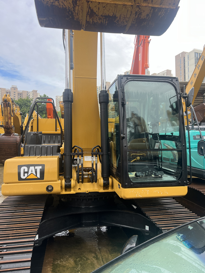 CATERPILLAR 320GC - Lánctalpas kotró: 3 kép. CATERPILLAR 320GC - Lánctalpas kotró: 3 kép.