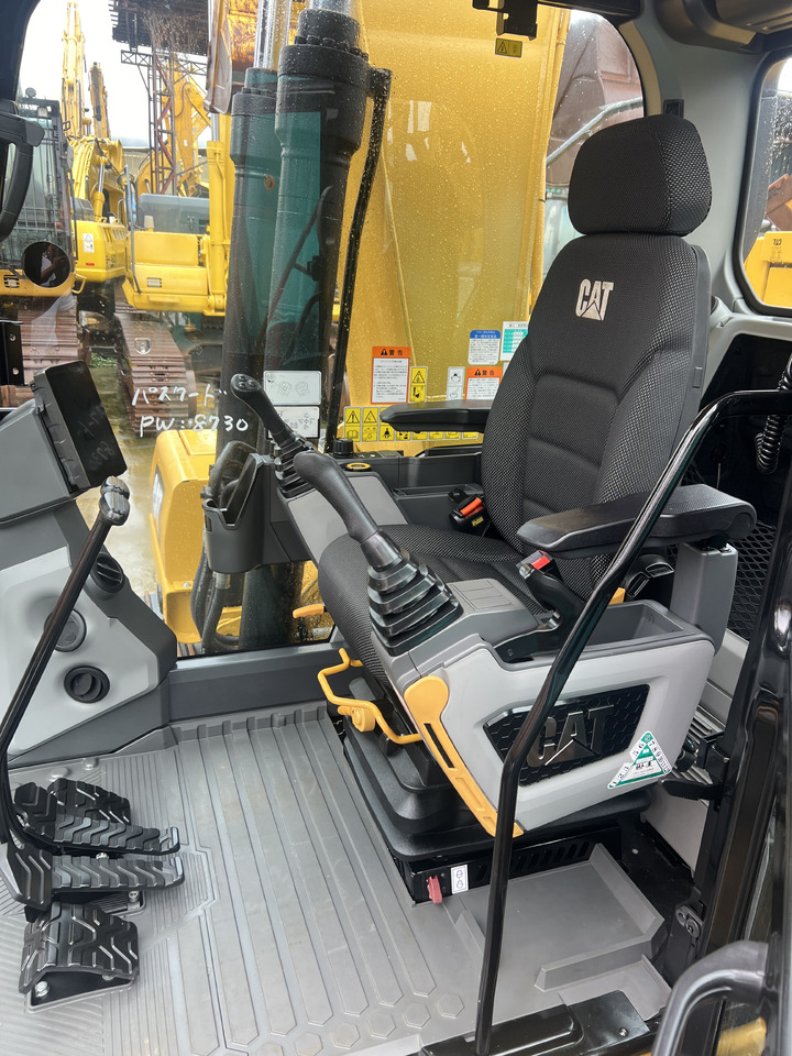 CATERPILLAR 320GC - Lánctalpas kotró: 5 kép. CATERPILLAR 320GC - Lánctalpas kotró: 5 kép.