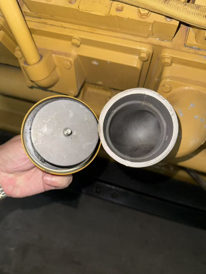 CATPILLAR 2200F 3516 - Szerszám/ Felszerelés: 4 kép. CATPILLAR 2200F 3516 - Szerszám/ Felszerelés: 4 kép.